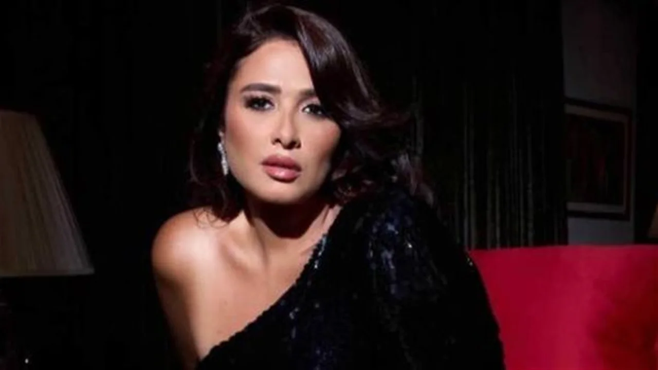 عودة بعد غياب.. ياسمين عبد العزيز تقرر استبدال الدراما التلفزيونية بفيلم سينمائي جديد